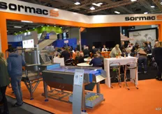 Het ontwikkelen en produceren van machines voor het verwerken van groenten (zoals aardappelen, wortelen, uien of sla) is de core business van Sormac. Complete verwerkingslijnen is de specialiteit maar voor losse machines kunt u eveneens bij Sormac terecht.